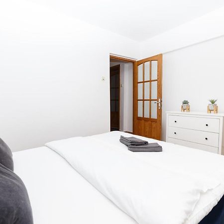 Color Ap Calea Victoriei 12C Apartment Bukares Bagian luar foto