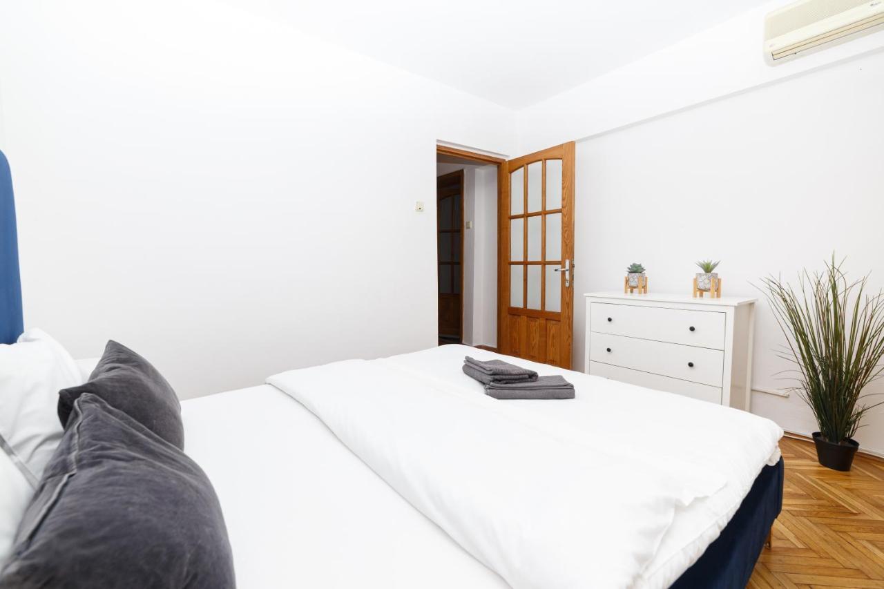 Color Ap Calea Victoriei 12C Apartment Bukares Bagian luar foto