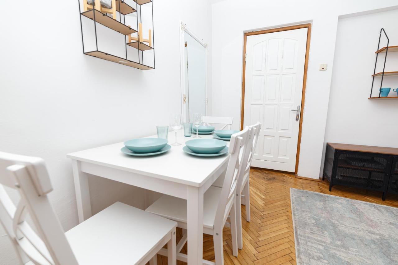 Color Ap Calea Victoriei 12C Apartment Bukares Bagian luar foto