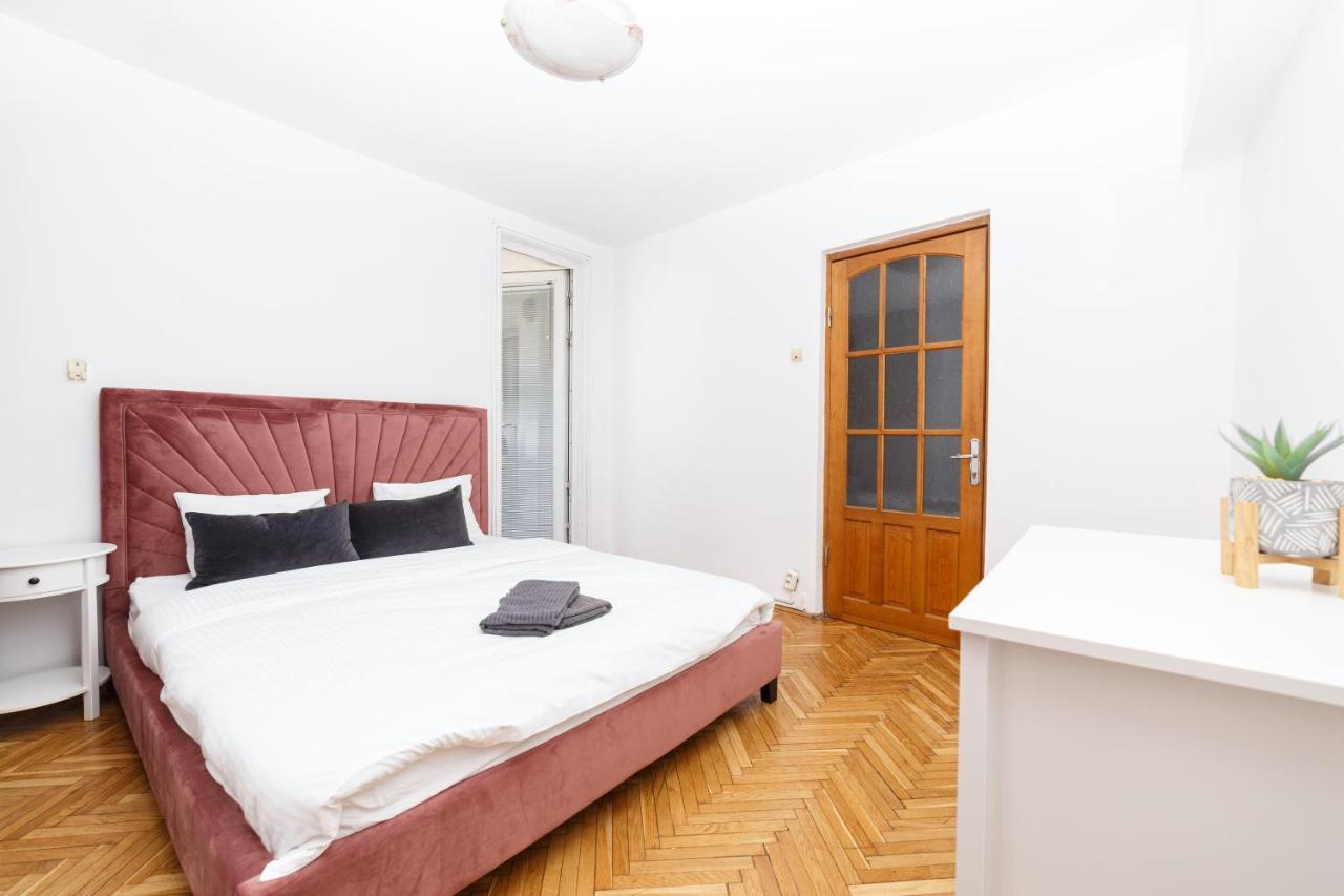 Color Ap Calea Victoriei 12C Apartment Bukares Bagian luar foto