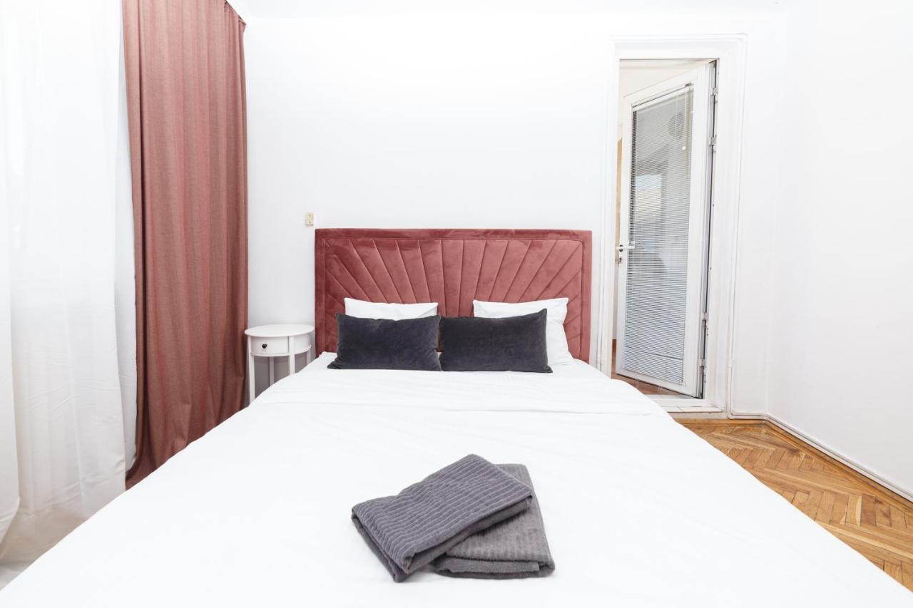 Color Ap Calea Victoriei 12C Apartment Bukares Bagian luar foto