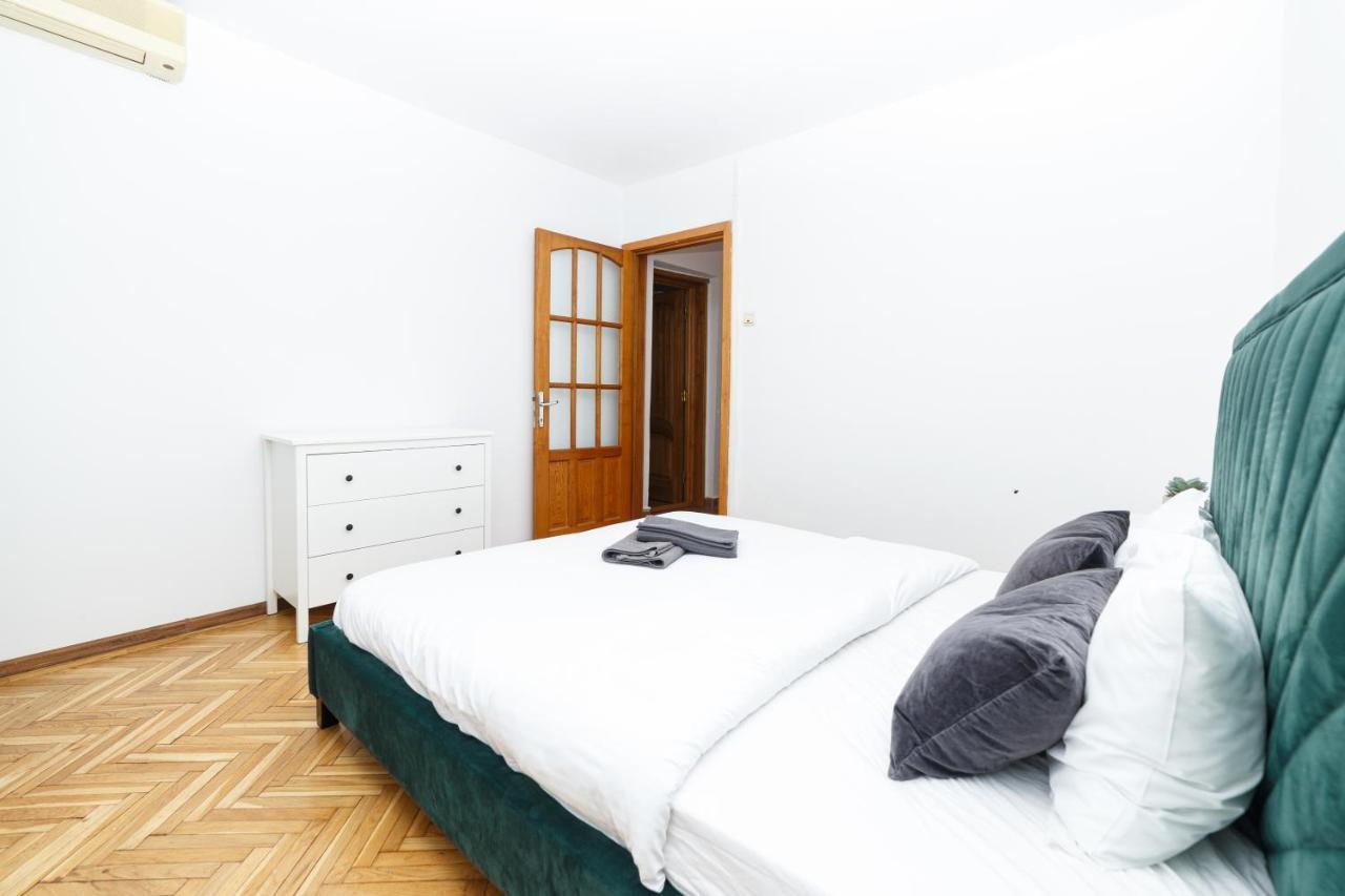 Color Ap Calea Victoriei 12C Apartment Bukares Bagian luar foto