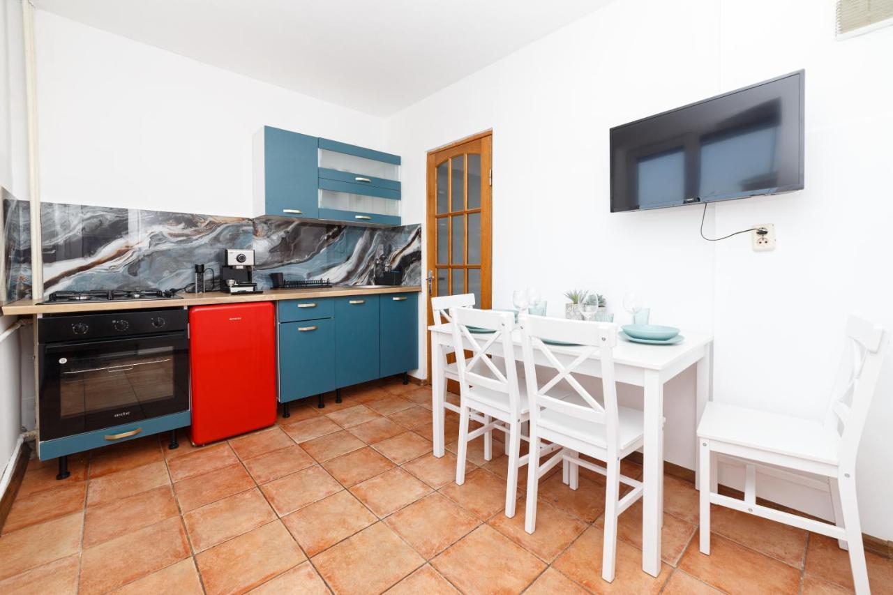 Color Ap Calea Victoriei 12C Apartment Bukares Bagian luar foto