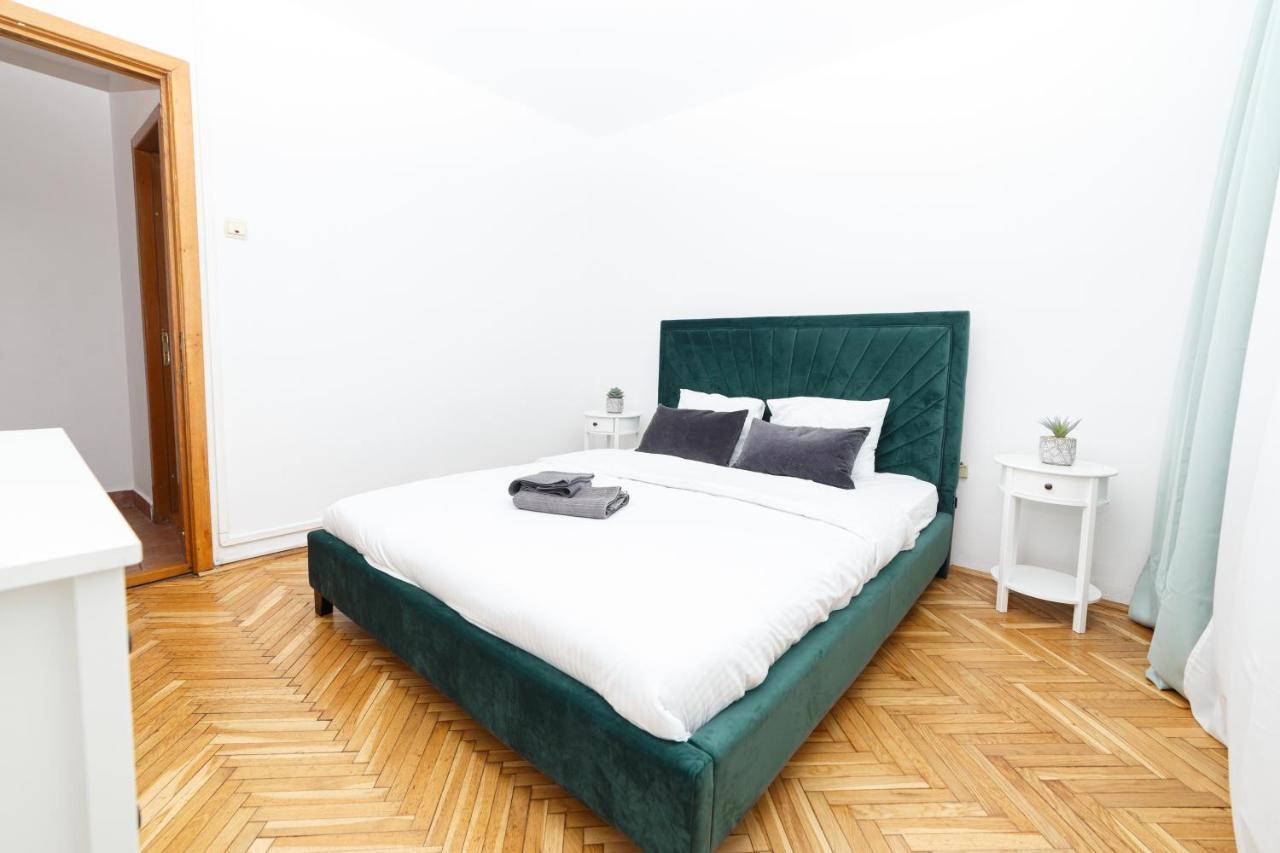 Color Ap Calea Victoriei 12C Apartment Bukares Bagian luar foto